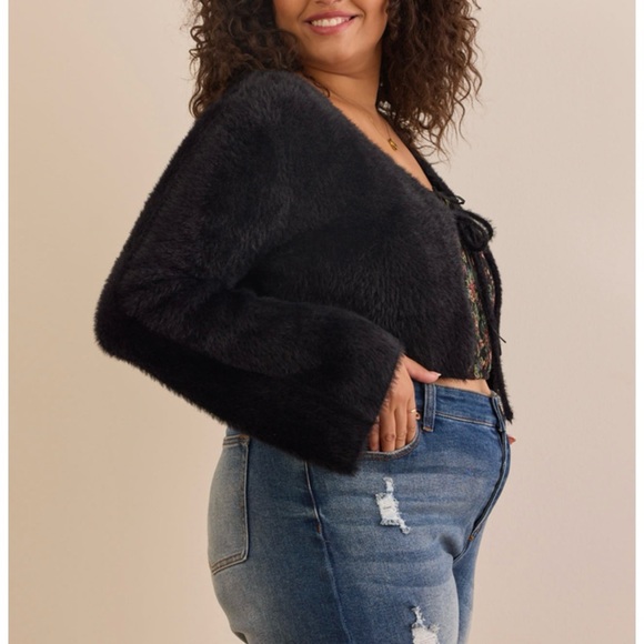 NEW Arula Black Shrug Cardigan Sweater Plus Size A / 1X NWT - Picture 2 of 6